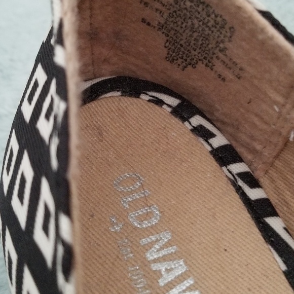 Black and White Flats - Picture 4 of 5